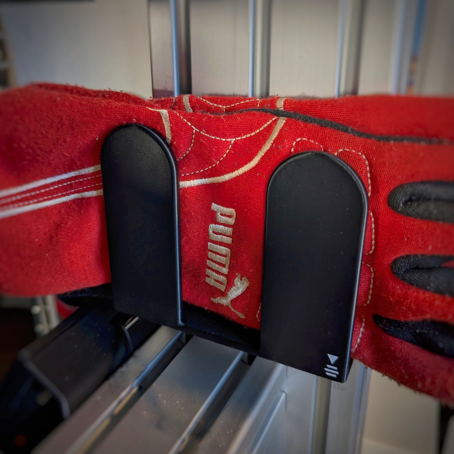 Support gants simracing | Boîte à gants chassis profilé alu