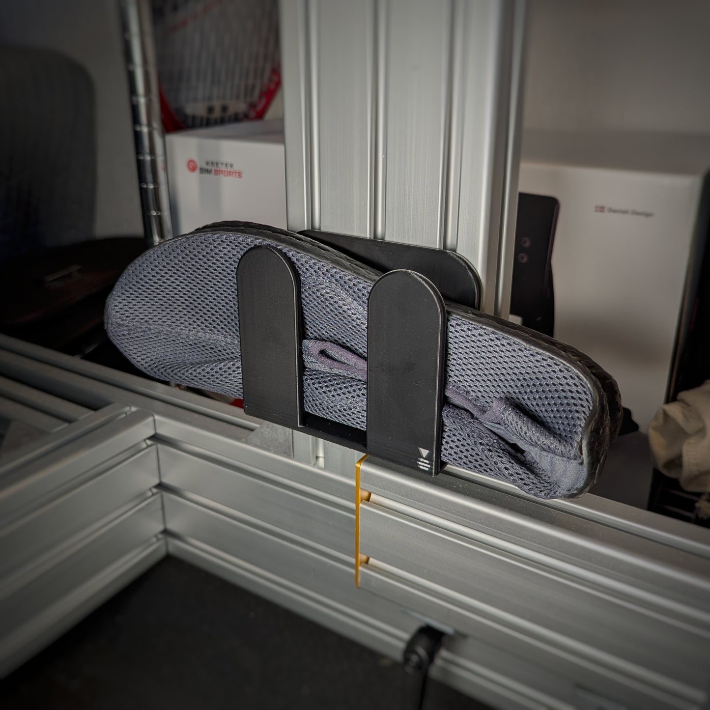 Support gants simracing | Boîte à gants chassis profilé alu