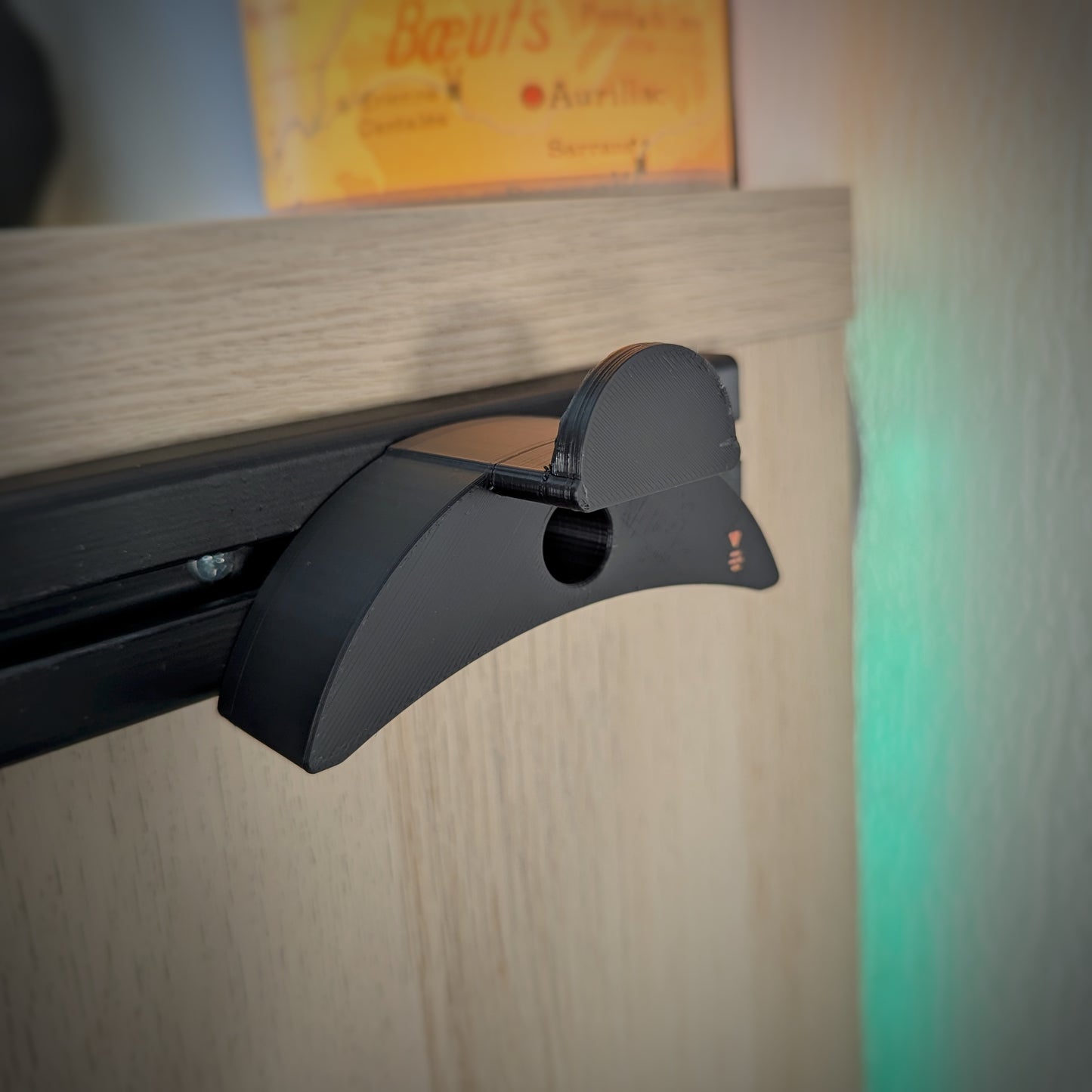 Kit rangement matériel vélo modulaire – Barre murale + 3 supports