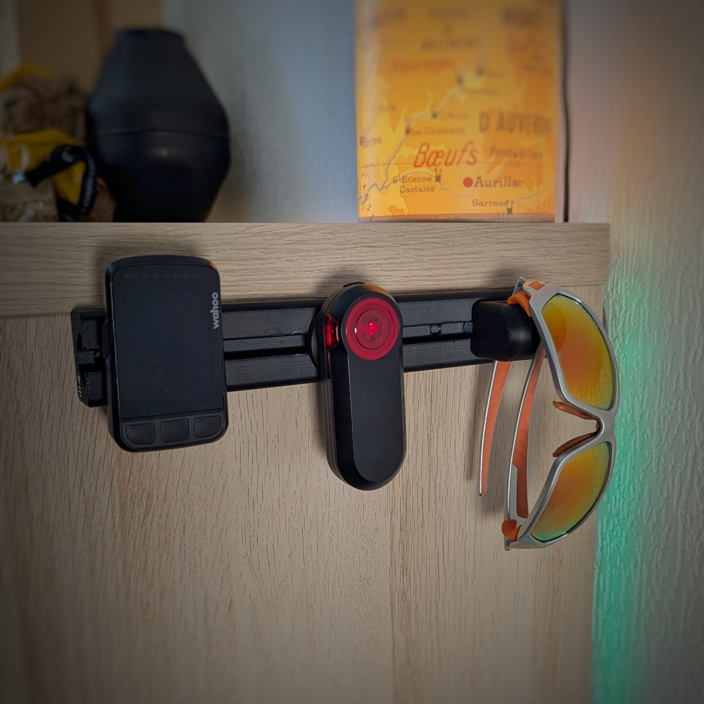 Kit rangement matériel vélo modulaire – Barre murale + 3 supports